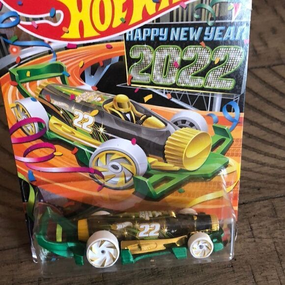 Thomas #1 Track Master Motorized Train 🚂 & a 2022 HappyNewYear collectible 🚗 - Picture 14 of 17